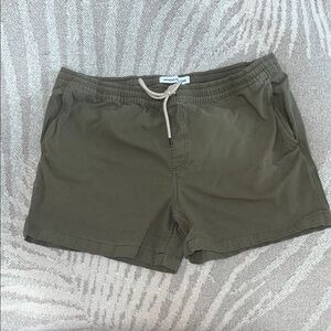 Amazon Essentials Men’s Khaki Green Shorts